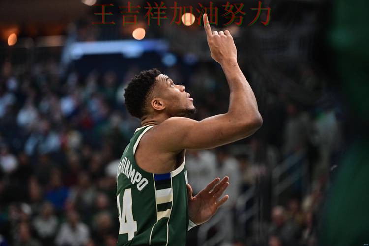 字母哥关键助攻改写比赛走势 战术调整效果逐渐显现 字母哥关键助攻改写比赛走势 战术调整效果逐渐显现